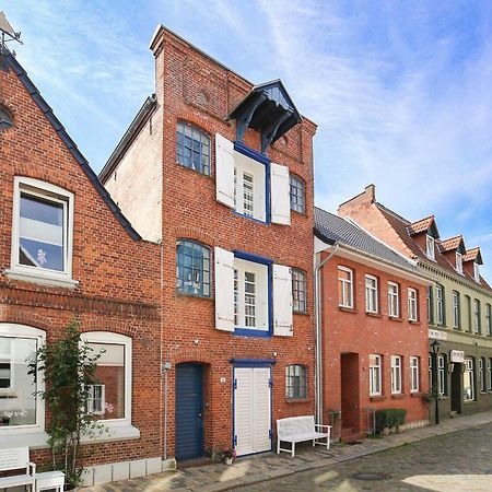 Altes Kontorhaus Kajuete Appartement Husum  Buitenkant foto