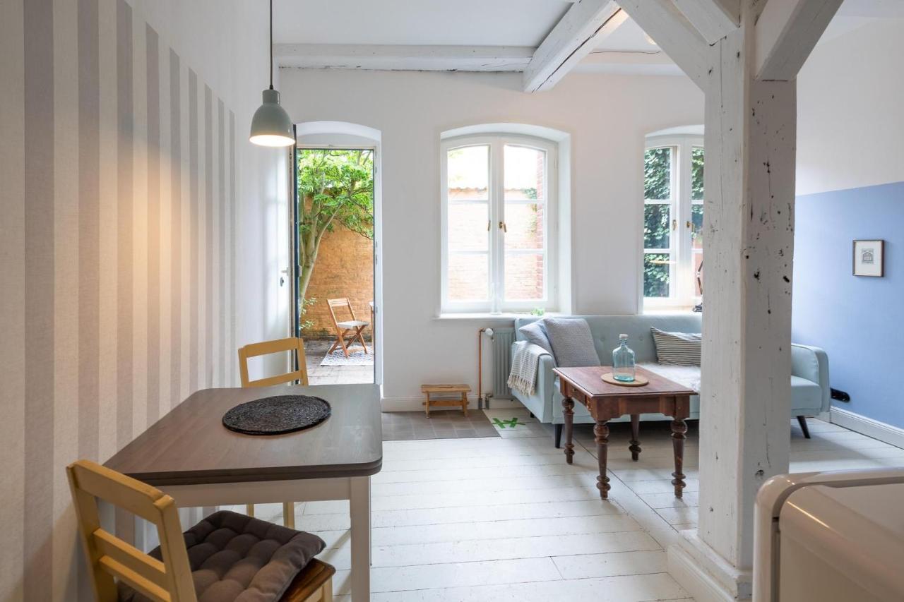 Altes Kontorhaus Kajuete Appartement Husum  Buitenkant foto