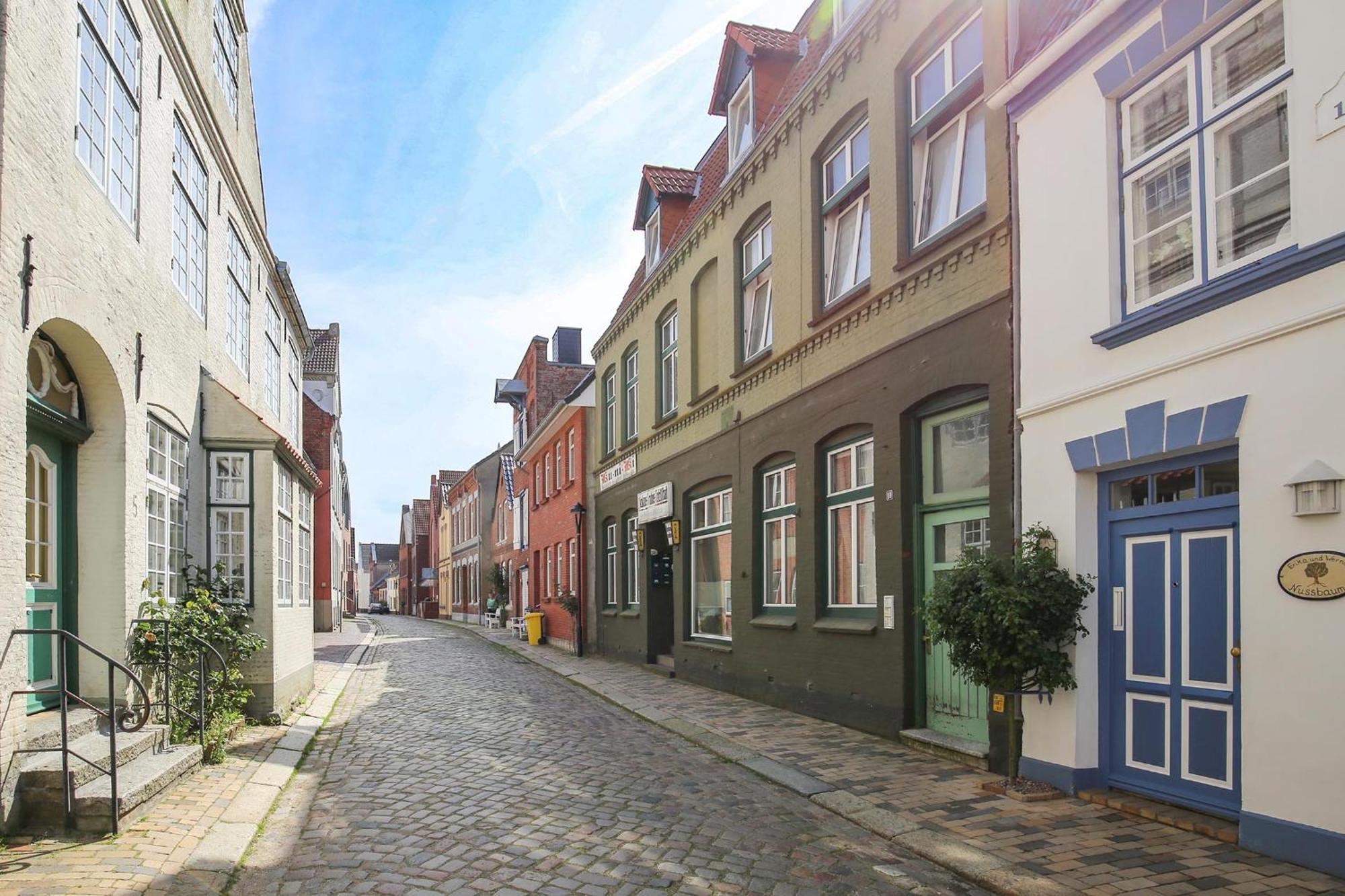 Altes Kontorhaus Kajuete Appartement Husum  Buitenkant foto